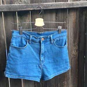 BDG Denim High Waisted Shorts✨